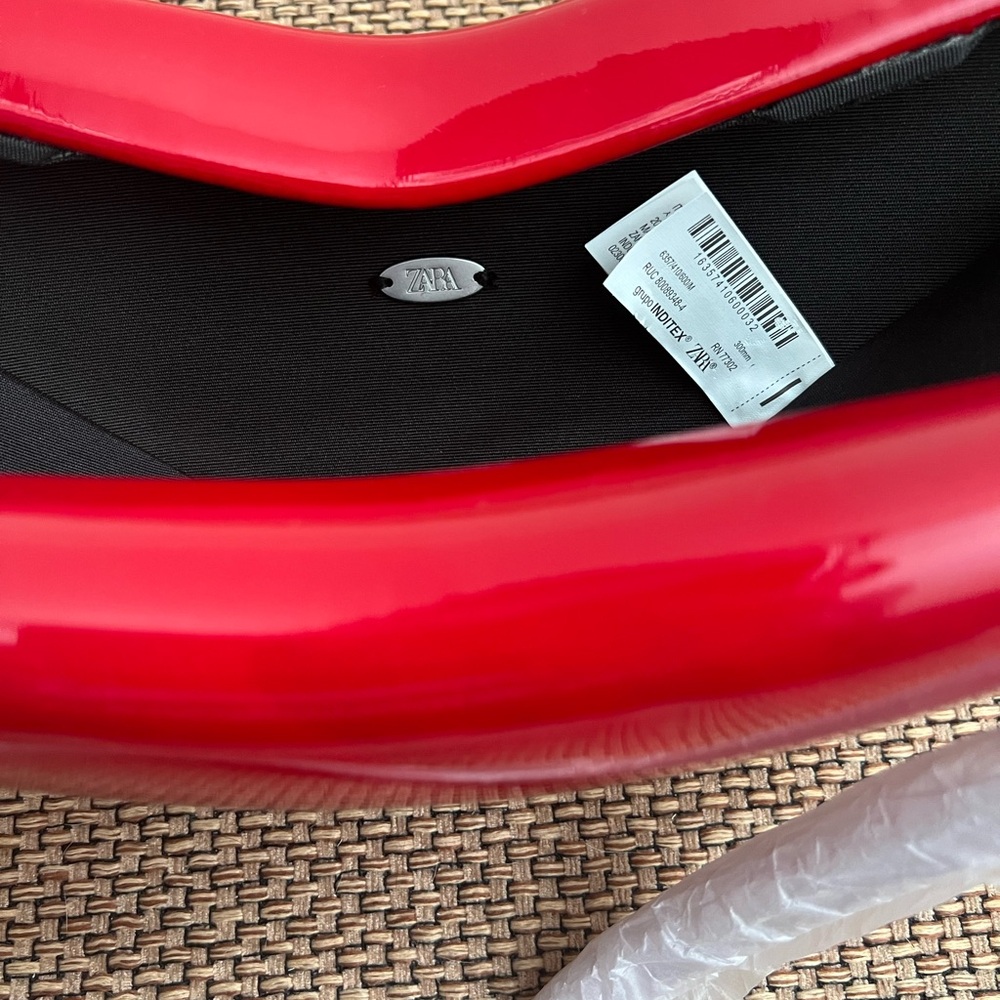 Zara NWT Red Lips Bag. Read the description and see photos - Picture 9 of 10